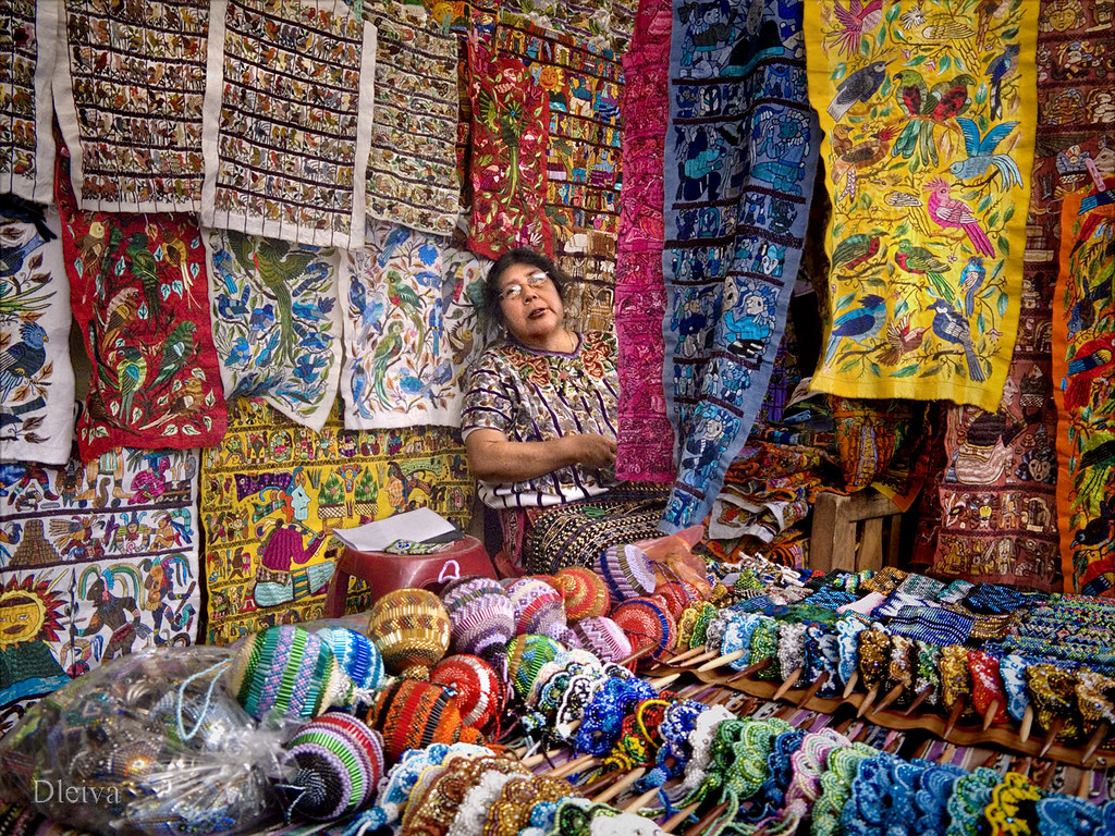 mujer vendiendo en mercados de guatemala