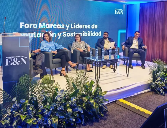 Business and institutional leaders participating in a panel on collaboration, sustainability and regional development in Guatemala